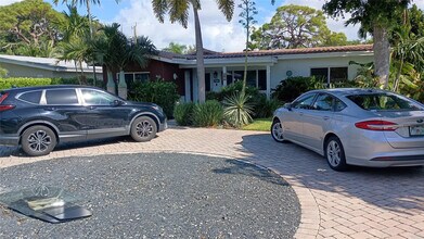 803 NE 21st Dr in Wilton Manors, FL - Building Photo - Building Photo