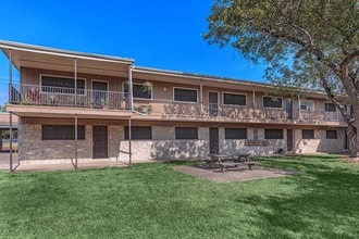 Park Terrace Apartments in San Antonio, TX - Building Photo - Building Photo