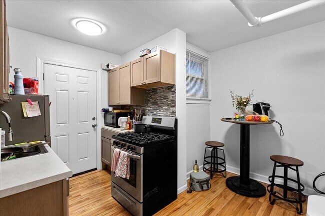 652 W Oakdale Ave in Chicago, IL - Building Photo - Building Photo