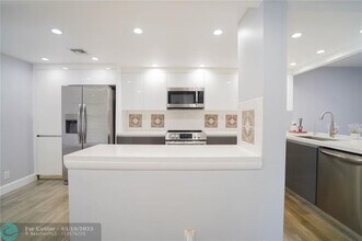 7 Royal Palm Way in Boca Raton, FL - Building Photo - Building Photo