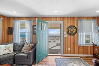 43 Oceanside Dr in Scituate, MA - Building Photo - Building Photo