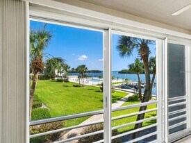 600 Sutton Pl, Unit 201 in Longboat Key, FL - Building Photo