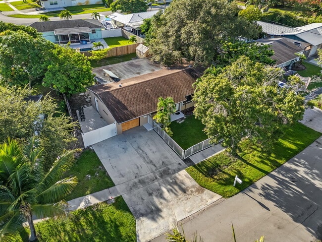 3428 Capri Rd in Palm Beach Gardens, FL - Foto de edificio - Building Photo