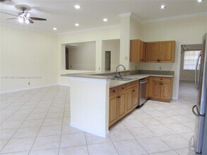 3851 Falcon Ridge Cir in Weston, FL - Building Photo - Building Photo