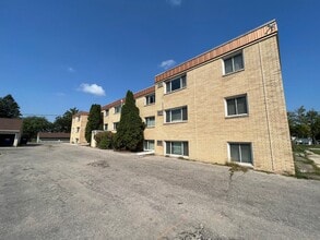 Eastwood Manors in Rochester, MN - Building Photo - Building Photo