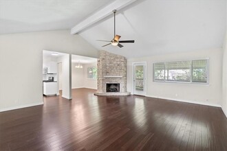 10806 Tall Oak Trail in Austin, TX - Building Photo - Building Photo