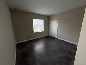 300 N Independence St in Harrisonville, MO - Building Photo - Building Photo