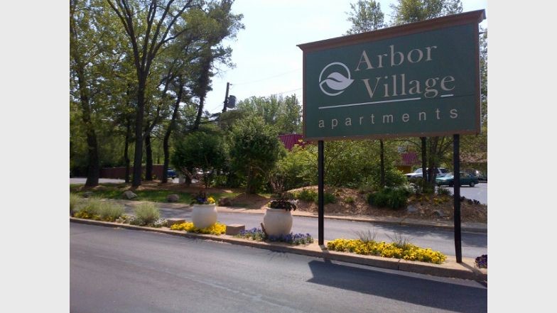 Arbor Village Apartments in Ferguson, MO - Building Photo