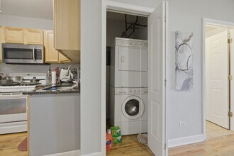 1051 N Milwaukee Ave, Unit 2 in Chicago, IL - Building Photo - Building Photo