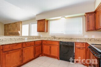 7318 Foxway Ln in Humble, TX - Foto de edificio - Building Photo