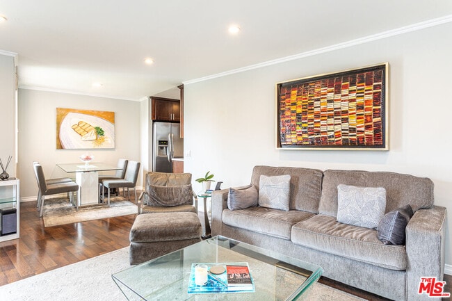 100 S Doheny Dr in Los Angeles, CA - Foto de edificio - Building Photo