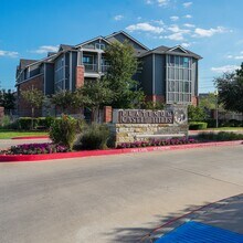 Platinum Castle Hills in Lewisville, TX - Foto de edificio - Building Photo