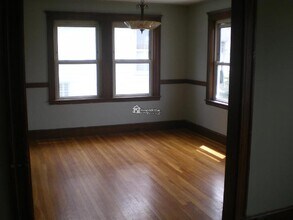 61 Putnam St, Unit 2 in Somerville, MA - Building Photo - Building Photo