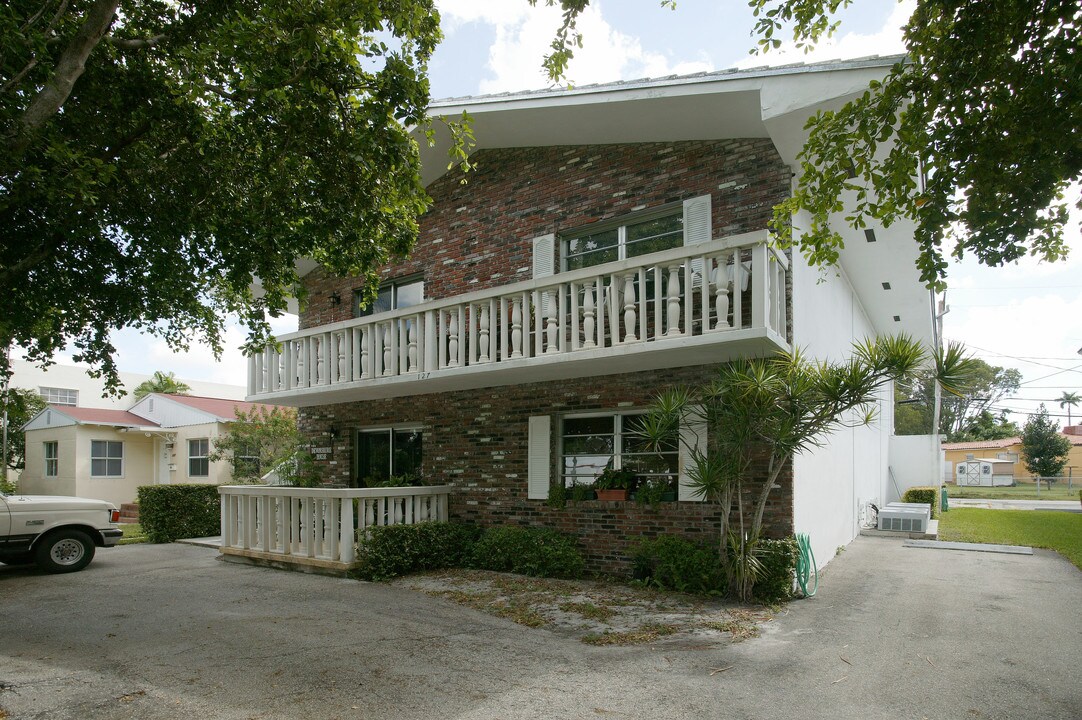 Devonshire Apartments in Miami, FL - Foto de edificio