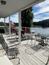101 Viewpoint Rd in Newport, WA - Foto de edificio - Building Photo