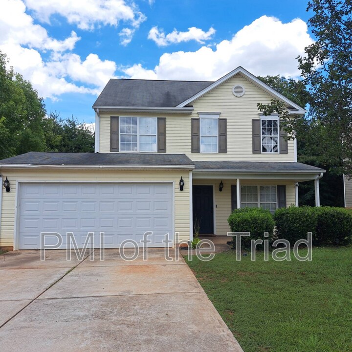 152 Drewsbury Dr in Greensboro, NC - Building Photo