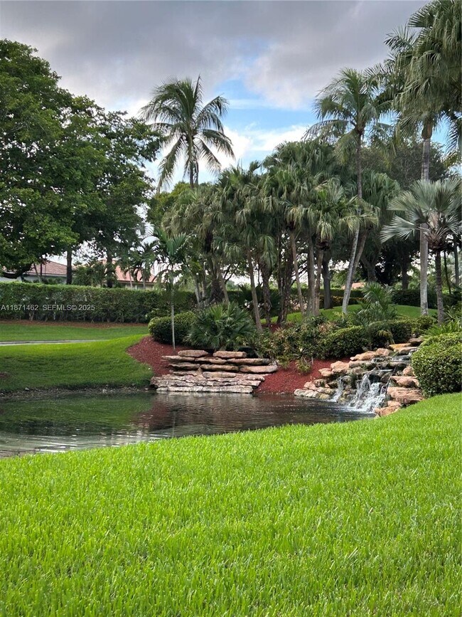 11186 NW 73rd Terrace in Doral, FL - Building Photo - Building Photo