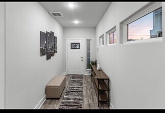 4681 Bellfort Ave in Houston, TX - Foto de edificio - Building Photo