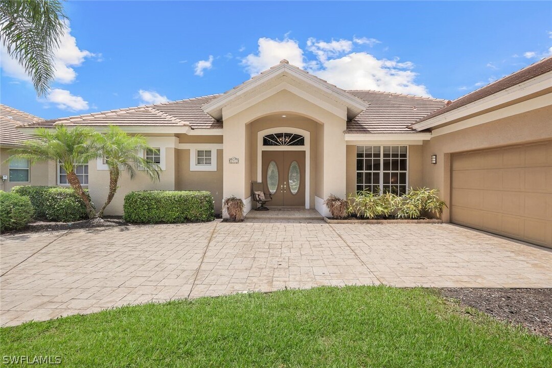 8931 Lely Island Cir in Naples, FL - Building Photo