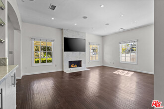 191 S Gardner St in Los Angeles, CA - Building Photo - Building Photo