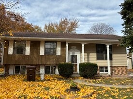 215 Irene Ave in Rochelle, IL - Building Photo