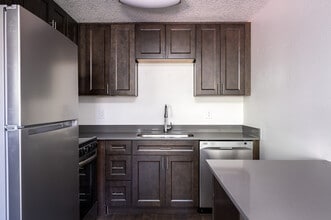 Shady Glen Apartments in Portland, OR - Foto de edificio - Building Photo
