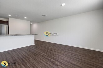 6461 Sweetbay Ln in Jacksonville, FL - Foto de edificio - Building Photo