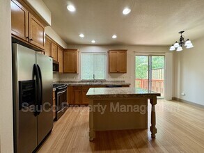 2061 NE 49th Way in Hillsboro, OR - Building Photo - Building Photo