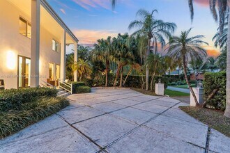 9200 N Bayshore Dr in Miami Shores, FL - Building Photo - Building Photo