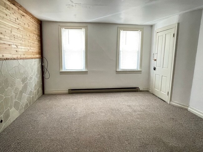 42 N Franklin St in Waynesboro, PA - Building Photo - Building Photo