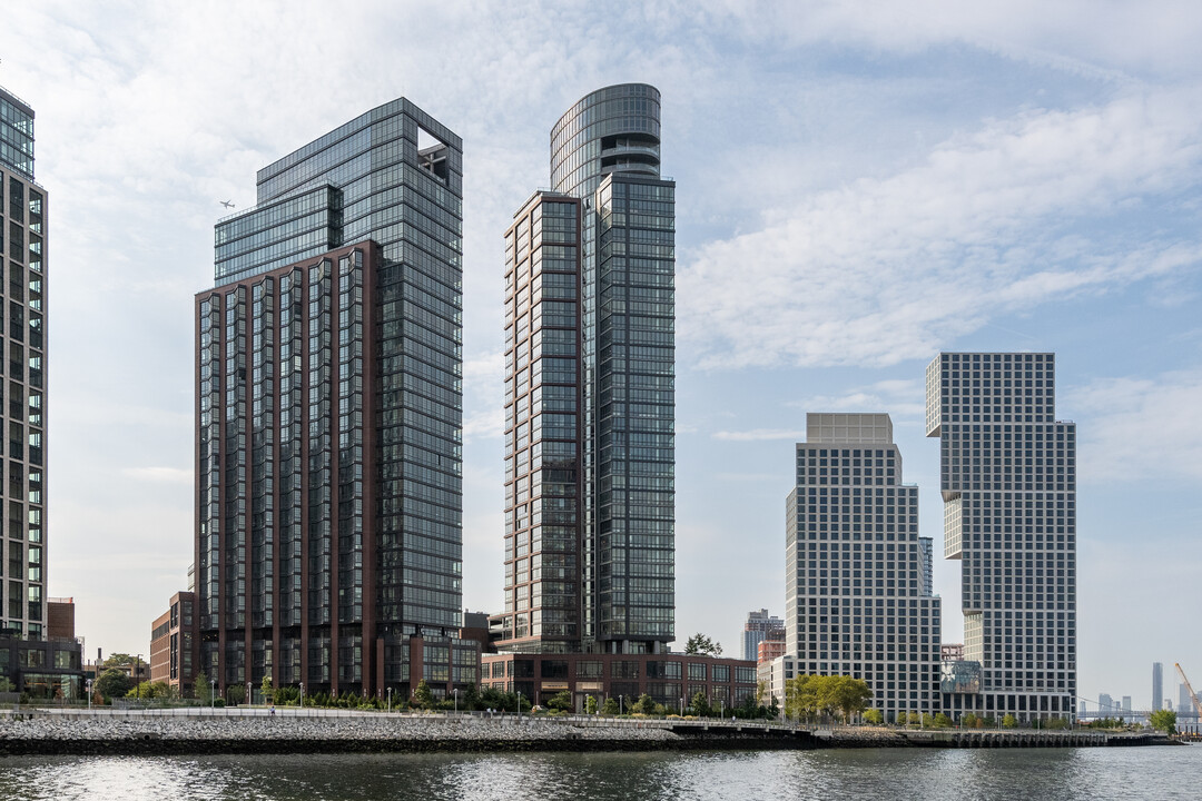 Two Blue Slip in Brooklyn, NY - Building Photo