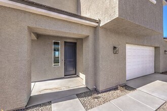 724 N Naples St in Henderson, NV - Building Photo - Building Photo