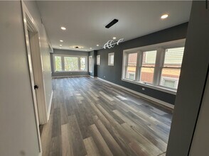 5131 W Roscoe St in Chicago, IL - Building Photo - Building Photo