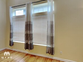 24944 SE 43rd St in Issaquah, WA - Foto de edificio - Building Photo