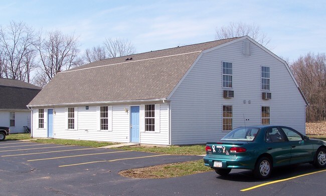 Oak Valley Courtyard Apartments in Lancaster, OH - Foto de edificio - Building Photo