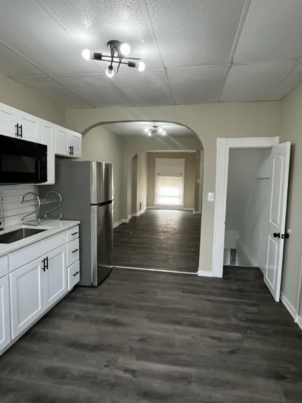 property at 711 N Streeper St