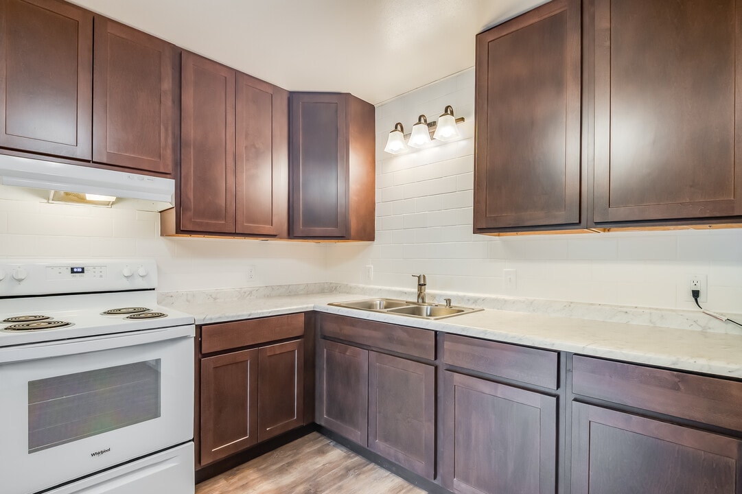 JJGF 2 - 851-861 Evergreen Dr in Hartford, WI - Building Photo