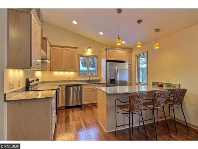 39 Grove St in St. Paul, MN - Building Photo - Building Photo