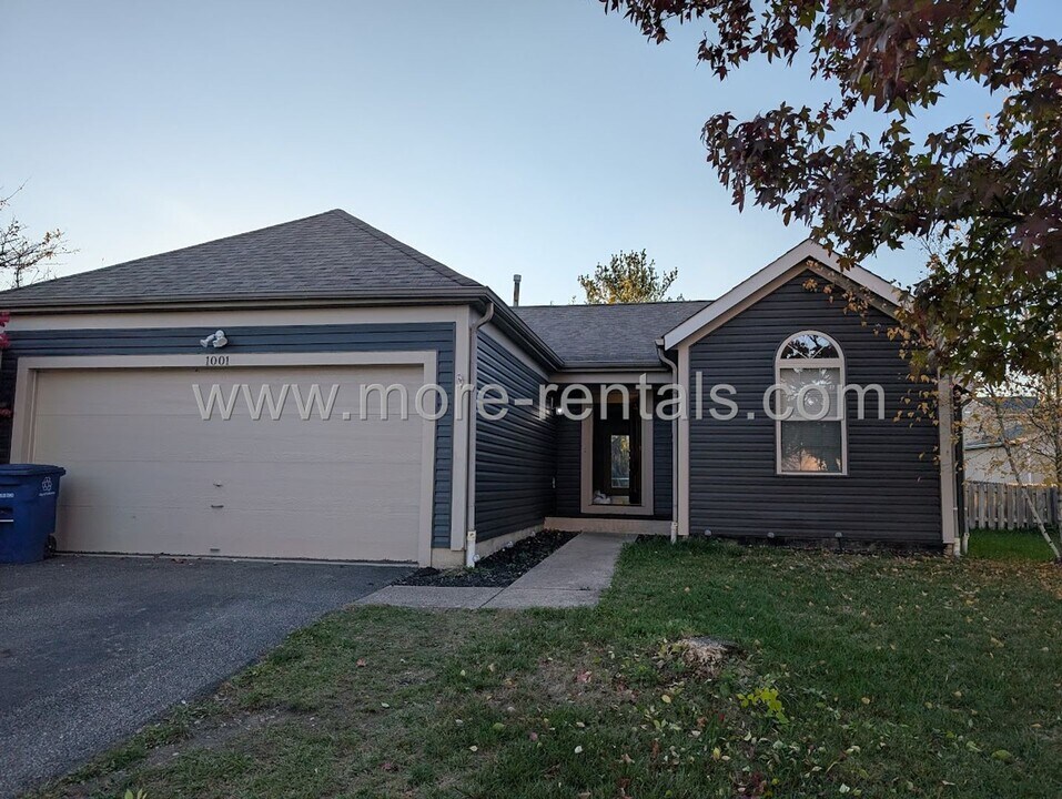 1001 Beaujolais Pl in Galloway, OH - Building Photo