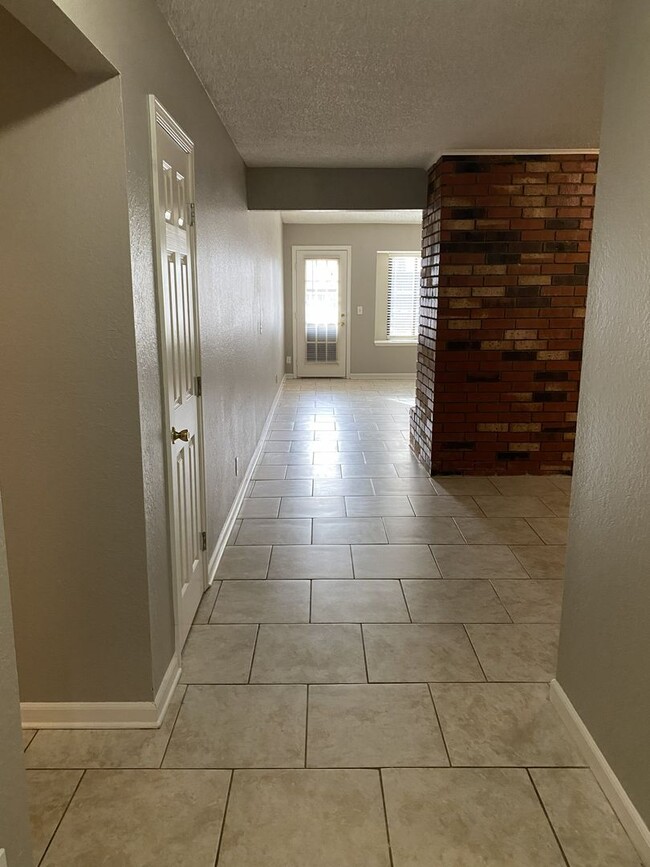 5914 S 87th E Ave in Tulsa, OK - Building Photo - Building Photo