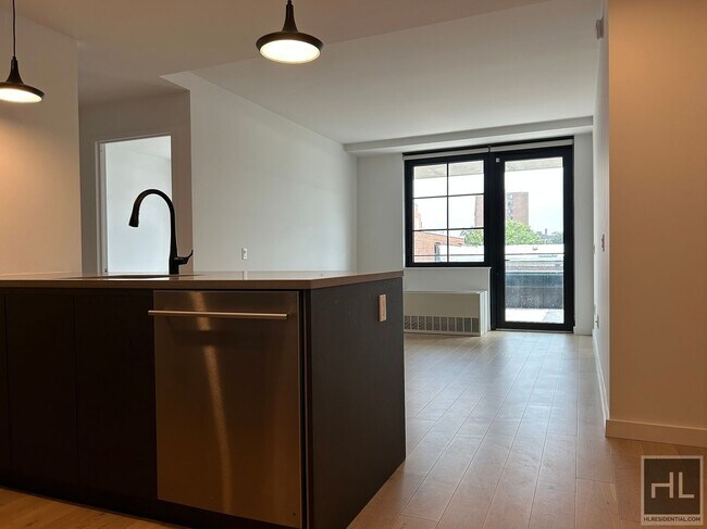 NORTHERN BOULEVARD in Queens, NY - Foto de edificio - Building Photo