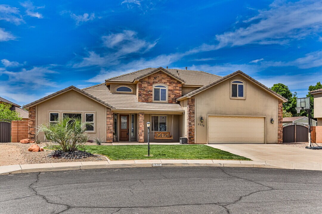 2570 S Sycamore Cir in Washington, UT - Building Photo