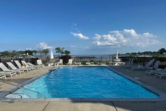 61 Seaview Ave in Stamford, CT - Building Photo - Building Photo