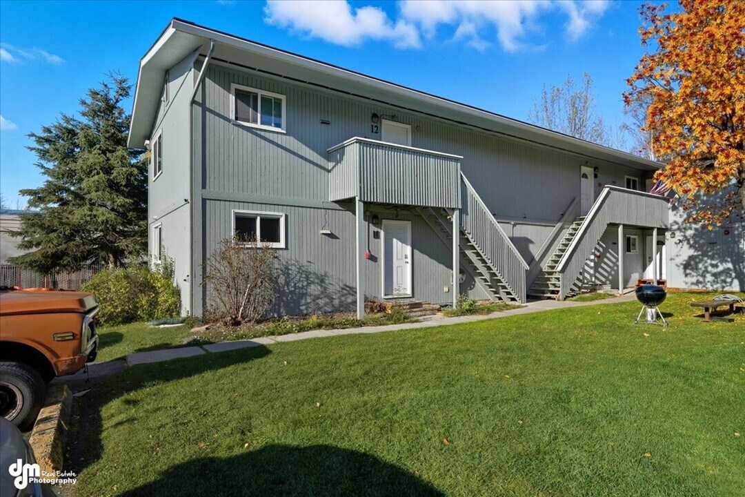 170 Grand Larry St in Anchorage, AK - Building Photo