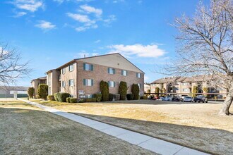 4160 S Oak Meadows Dr in Taylorsville, UT - Building Photo - Building Photo