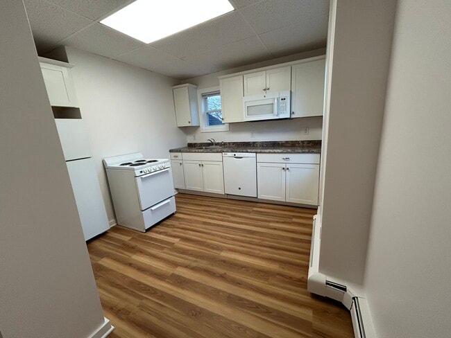 12 Everett St, Unit 12 in Plainville, MA - Foto de edificio - Building Photo