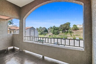 1020 La Terraza Cir in Corona, CA - Building Photo - Building Photo