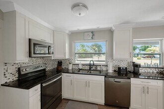 1638 SE 28th St in Cape Coral, FL - Building Photo - Building Photo