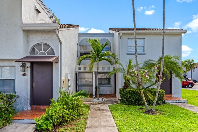 9766 NW 47th Ter, Unit Portofino in Doral, FL - Building Photo - Building Photo