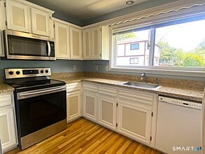 27 Crows Nest Ln in Danbury, CT - Building Photo - Building Photo